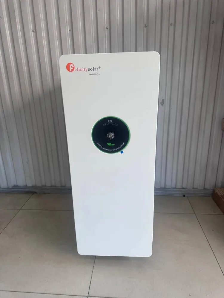 Акумулятор Felicity LPBF48300-II спереду: біла передня панель із логотипом Felicity Solar і круглим дисплеєм у зеленому кільці